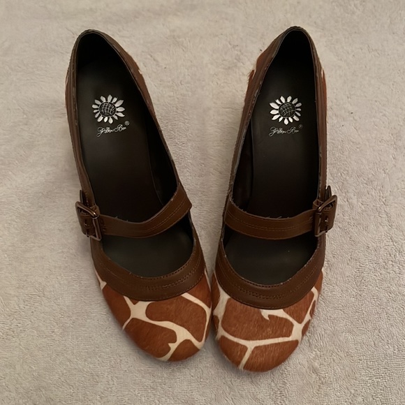 Faux giraffe Mary Jane pumps. Excellent condition. Size 7.5 - Picture 8 of 8